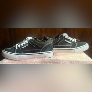 Women’s Airwalk black sneakers, size 6 BRAND NEW